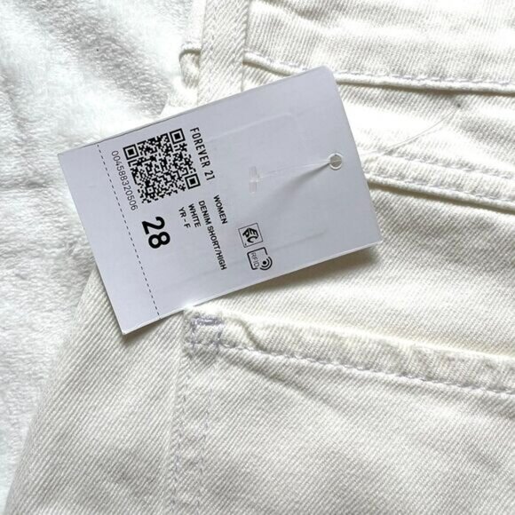 Forever 21 NWT White Concert Shorts Mid-Rise Slim Fit Cotton women's Size W28 - Picture 7 of 10